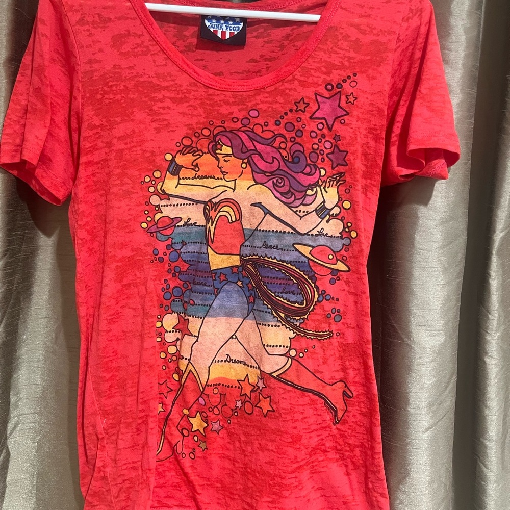 3/$15 Wonder Woman red Junk Food Clothing Red Graphic T-Shirt Size Small